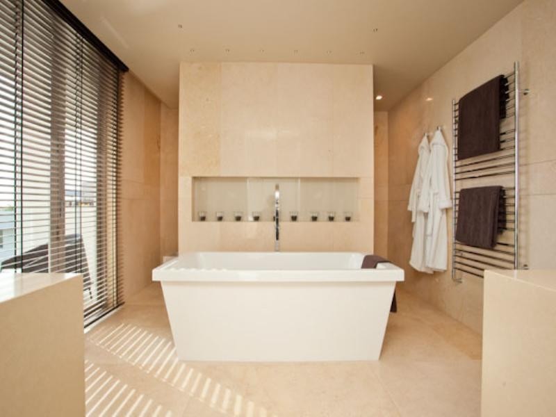 2 Ocean Street, Burleigh Heads QLD 4220