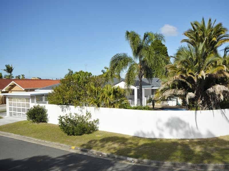 1 Cadence Avenue, Mermaid Waters QLD 4218