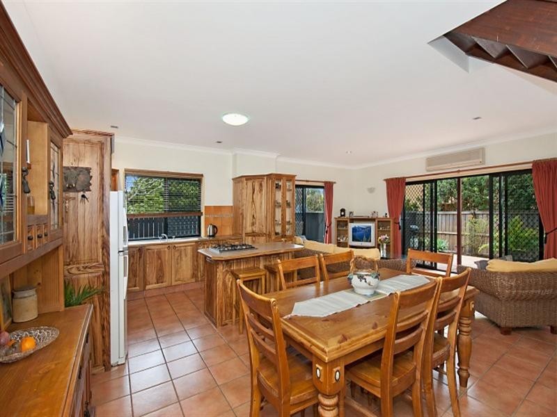 2/60 Chainey Avenue, Miami QLD 4220