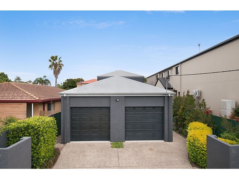 2/60 Chainey Avenue, Miami QLD 4220