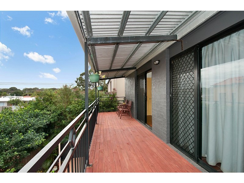 2/60 Chainey Avenue, Miami QLD 4220