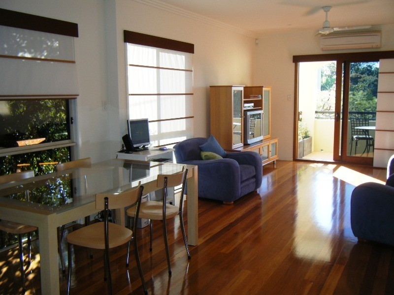 2/30 Dawn Parade, Miami QLD 4220