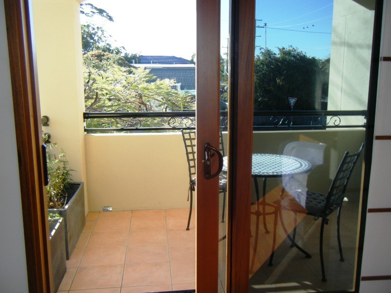 2/30 Dawn Parade, Miami QLD 4220