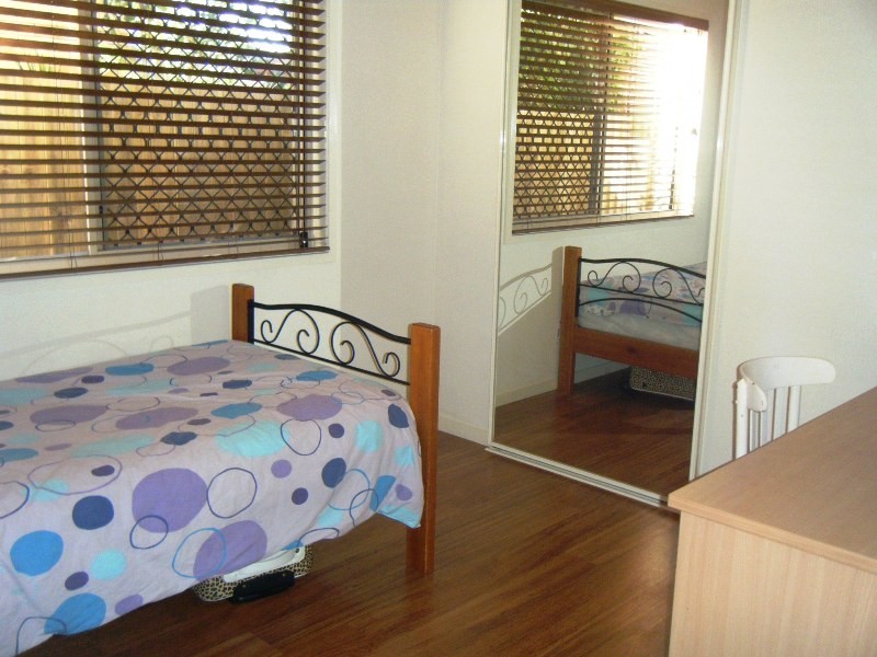 2/30 Dawn Parade, Miami QLD 4220