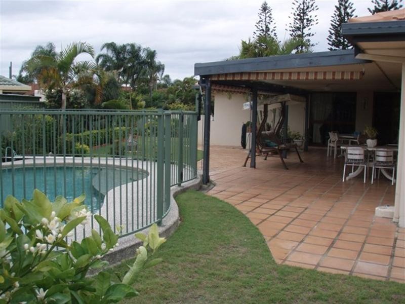 8 Intrepid Drive, Mermaid Waters QLD 4218