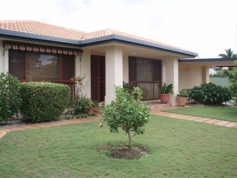 8 Intrepid Drive, Mermaid Waters QLD 4218