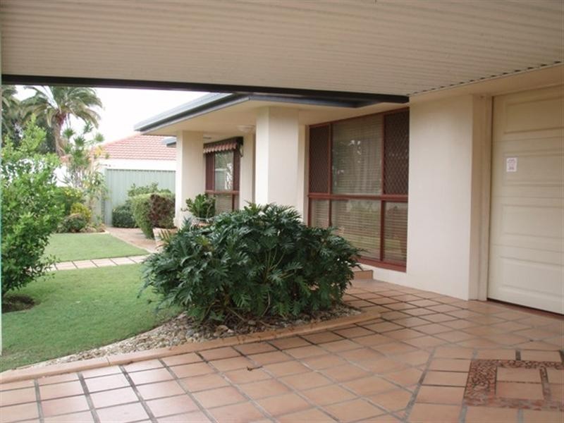 8 Intrepid Drive, Mermaid Waters QLD 4218