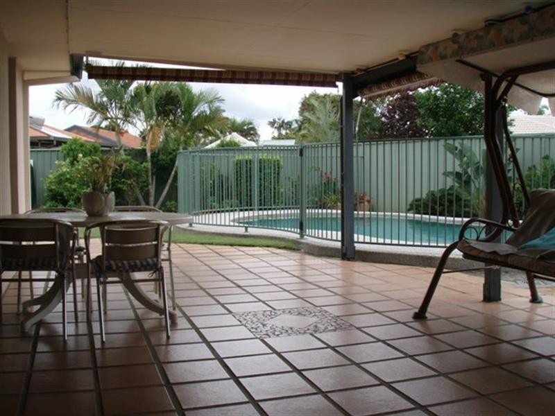 8 Intrepid Drive, Mermaid Waters QLD 4218