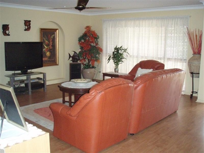 8 Intrepid Drive, Mermaid Waters QLD 4218