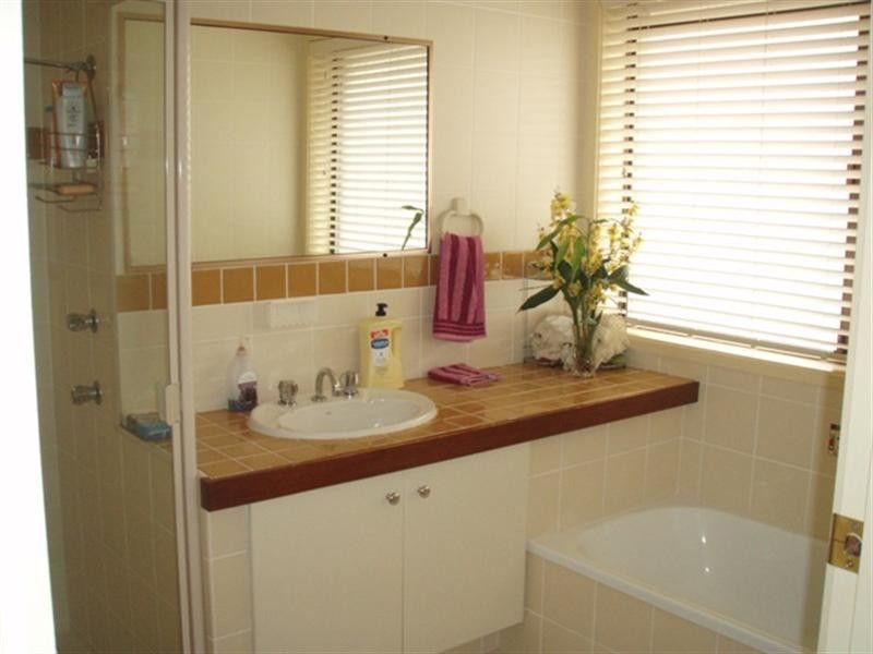 8 Intrepid Drive, Mermaid Waters QLD 4218