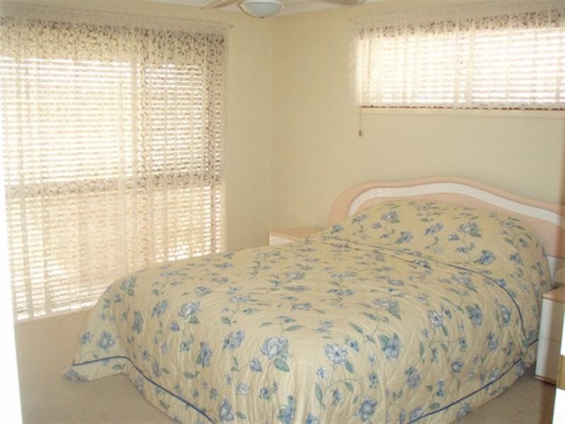 8 Intrepid Drive, Mermaid Waters QLD 4218