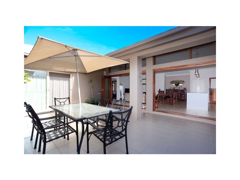 3 Campelles Avenue, Varsity Lakes QLD 4227