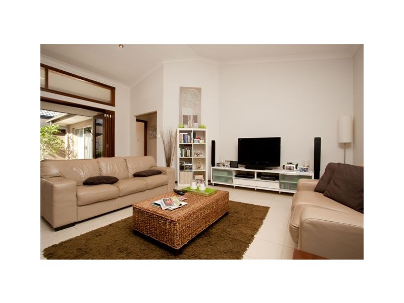 3 Campelles Avenue, Varsity Lakes QLD 4227