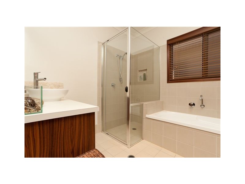 3 Campelles Avenue, Varsity Lakes QLD 4227