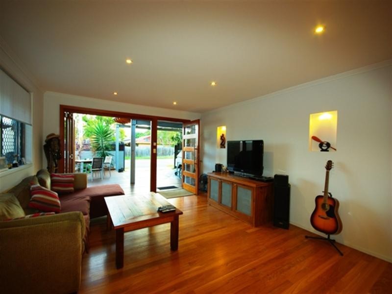 33 Bardon Avenue, Miami QLD 4220