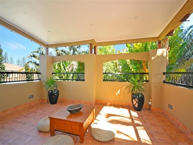 2/10 Messines Crescent, Miami QLD 4220