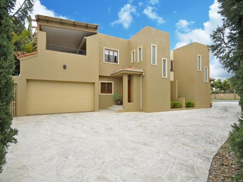 2/10 Messines Crescent, Miami QLD 4220