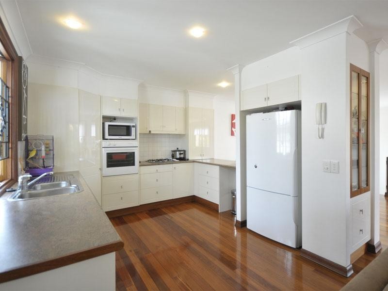 2/10 Messines Crescent, Miami QLD 4220