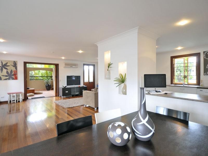 2/10 Messines Crescent, Miami QLD 4220