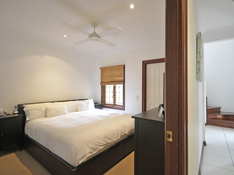 2/10 Messines Crescent, Miami QLD 4220