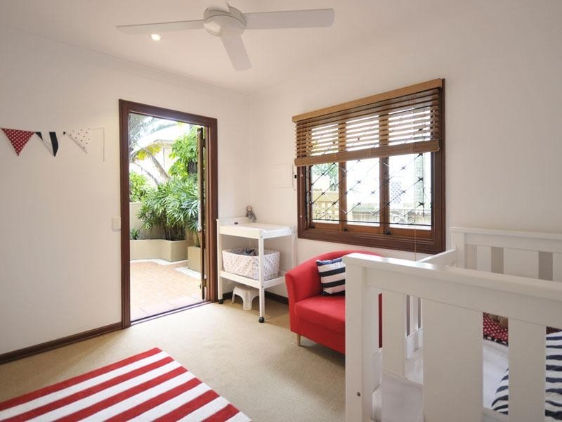 2/10 Messines Crescent, Miami QLD 4220