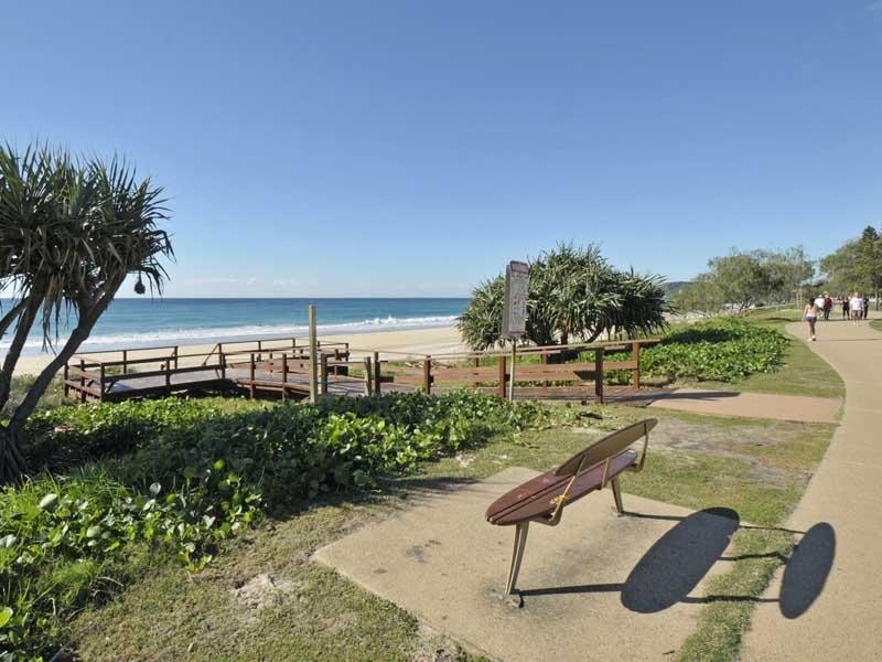 2/10 Messines Crescent, Miami QLD 4220