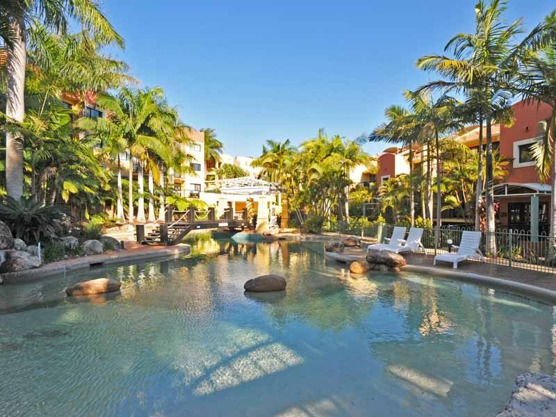 B19 Great Hall Drive, Miami QLD 4220