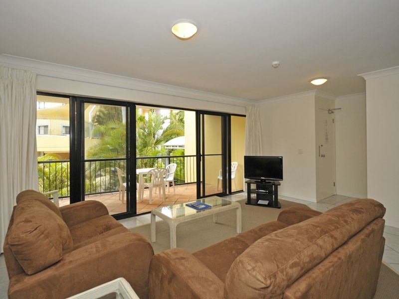 B19 Great Hall Drive, Miami QLD 4220