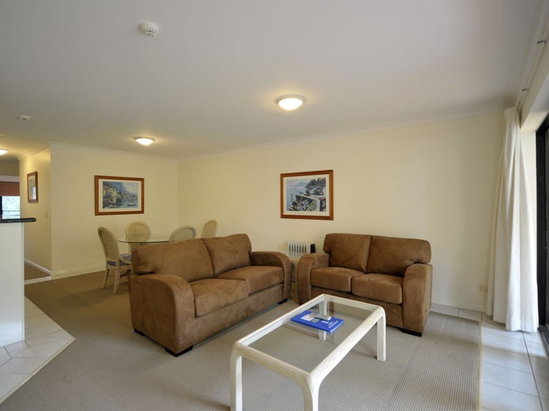 B19 Great Hall Drive, Miami QLD 4220