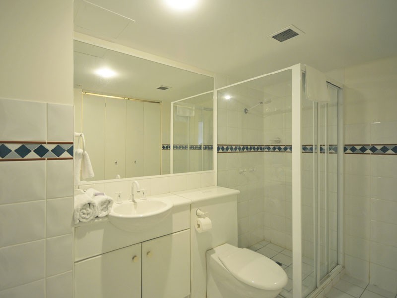 B19 Great Hall Drive, Miami QLD 4220