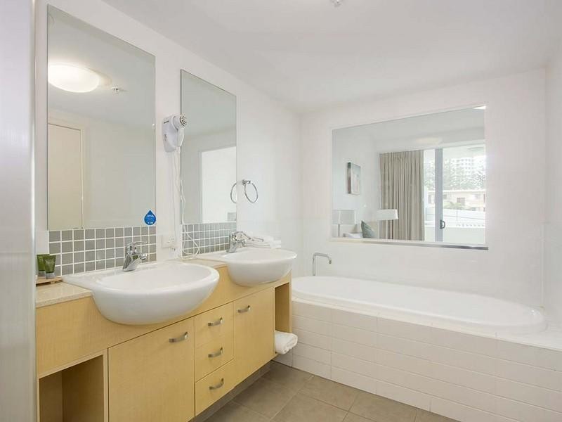 104/18 Fern Street, Surfers Paradise QLD 4217