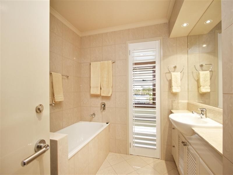 41 Jefferson Lane, Palm Beach QLD 4221
