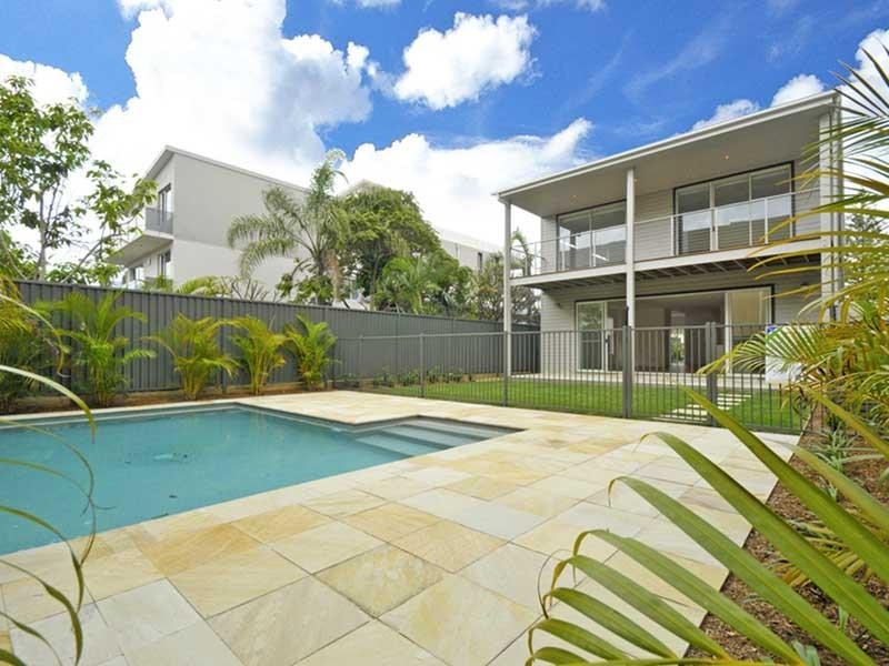 19 Ventura Road, Mermaid Beach QLD 4218