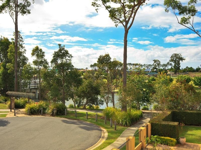 15 Avellino Drive, Varsity Lakes QLD 4227