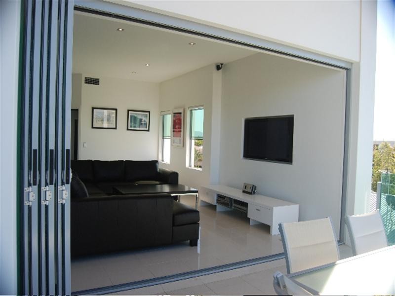 6a Seagull Avenue, Mermaid Beach QLD 4218