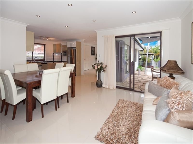 3 Palona Place, Ashmore QLD 4214