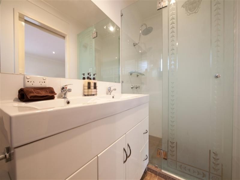 3 Palona Place, Ashmore QLD 4214