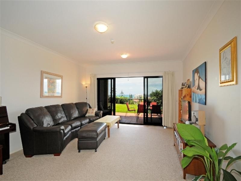 2D ‘Magic Mountain Apartments’ Great Hall Drive, Miami QLD 4220