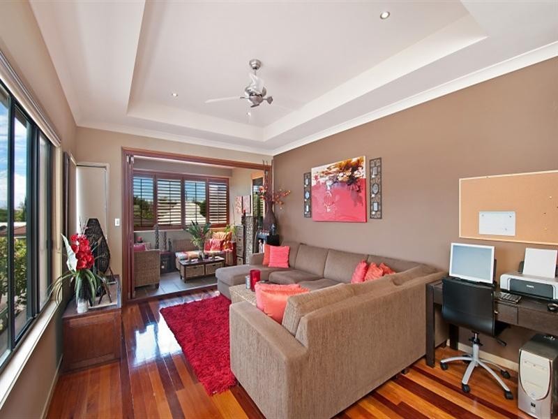 2 ‘Nisner Villas’, 40 Chainey Avenue, Miami QLD 4220