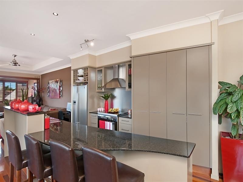 2 ‘Nisner Villas’, 40 Chainey Avenue, Miami QLD 4220