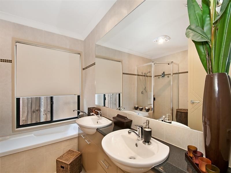 2 ‘Nisner Villas’, 40 Chainey Avenue, Miami QLD 4220