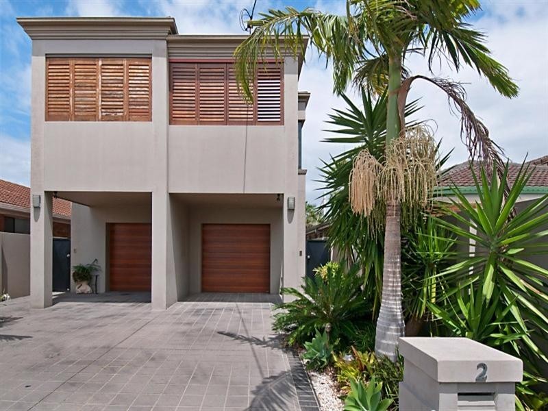 2 ‘Nisner Villas’, 40 Chainey Avenue, Miami QLD 4220