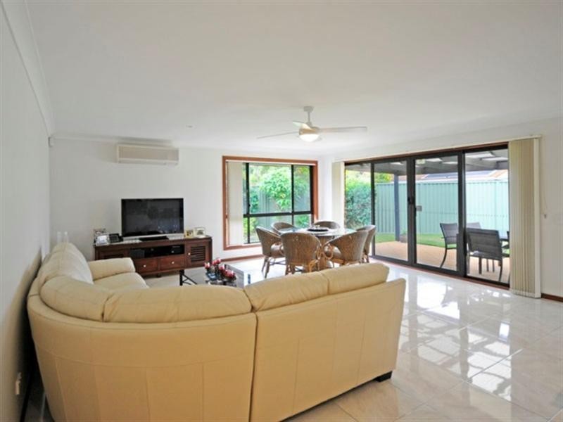 35 Angelica Street, Elanora QLD 4221