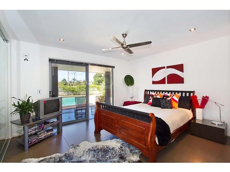 7 Anchor Court, Mermaid Waters QLD 4218