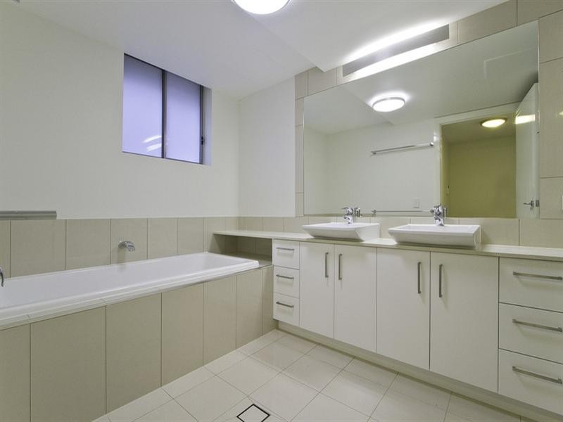 57 George St Central, Burleigh Heads QLD 4220