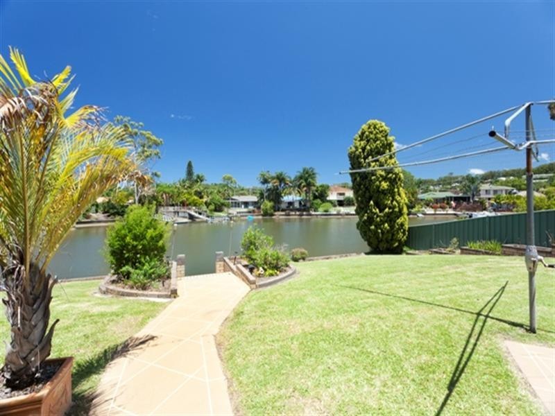 8 Headsail Court, Currumbin Waters QLD 4223
