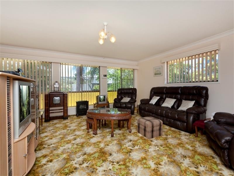 8 Headsail Court, Currumbin Waters QLD 4223