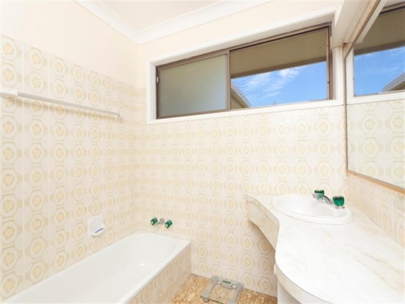 8 Headsail Court, Currumbin Waters QLD 4223