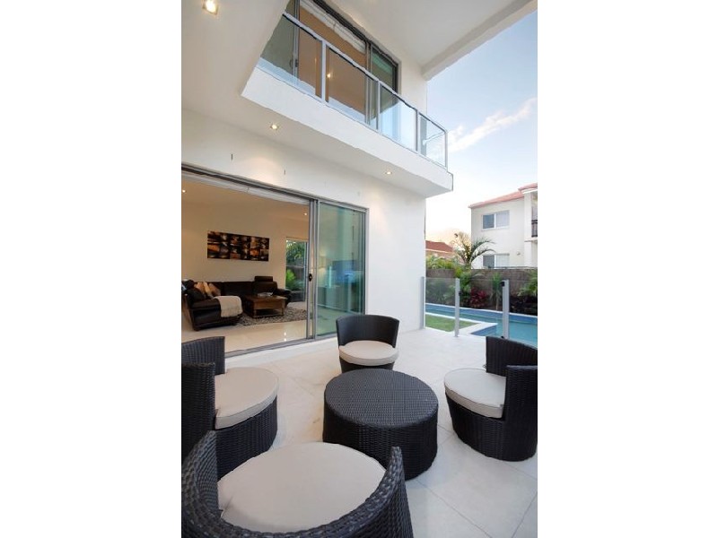 27 Tamborine Street, Mermaid Beach QLD 4218