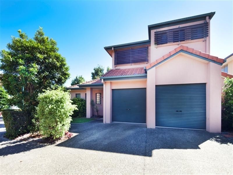 10 ‘Burleigh Village’, 16 Gardendale Crescent, Burleigh Waters QLD 4220